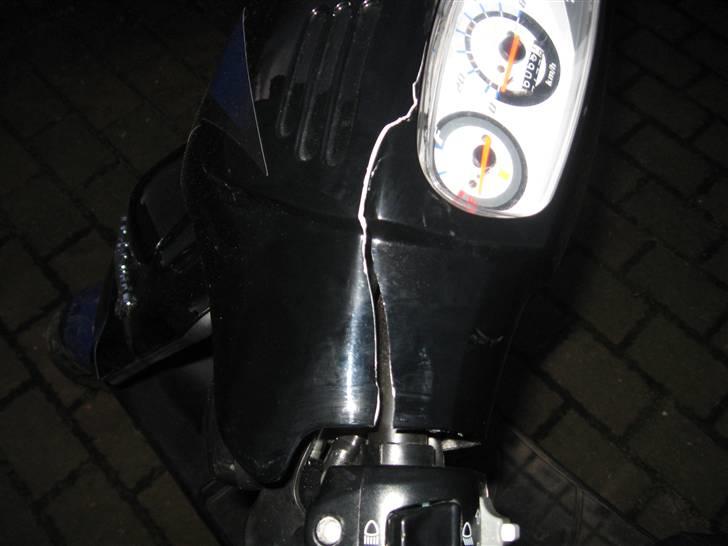 PGO Hot50 * Solgt - Efter en tur i asfalten da en bil ramte mig :( billede 15