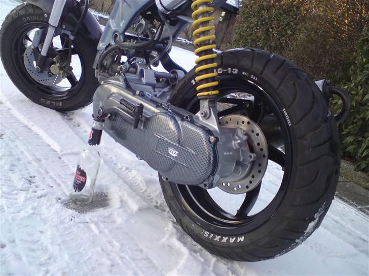 Suzuki Street'Rox /EVO - motor, første gang i lyset efter renovering. normalt ikke et vejr den ser noget til, men der skulle tages billeder :) billede 2