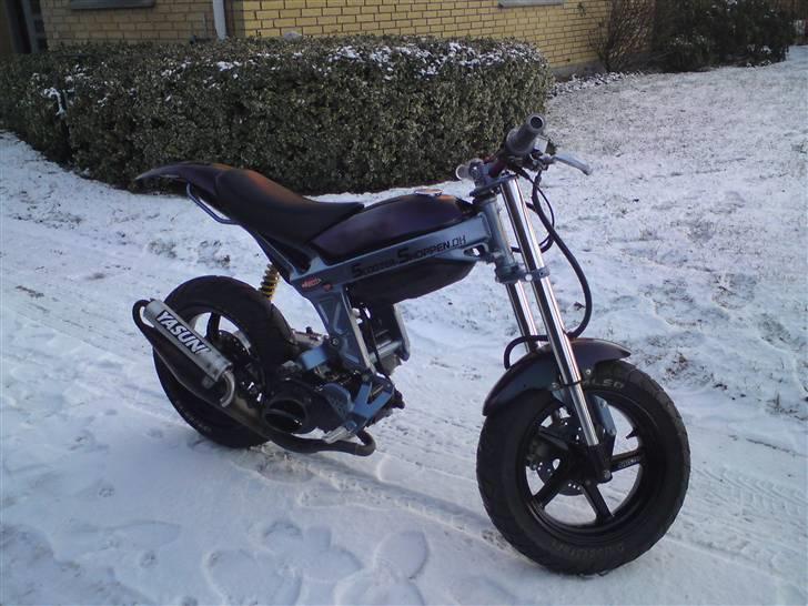 Suzuki Street'Rox /EVO - første gang i lyset efter renovering. normalt ikke et vejr den ser noget til, men der skulle tages billeder :) billede 10
