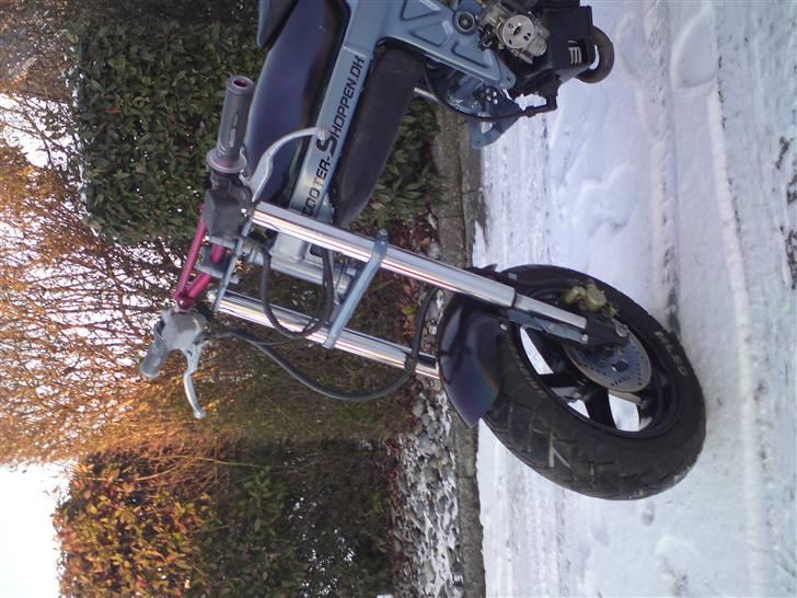 Suzuki Street'Rox /EVO - første gang i lyset efter renovering. normalt ikke et vejr den ser noget til, men der skulle tages billeder :) billede 15