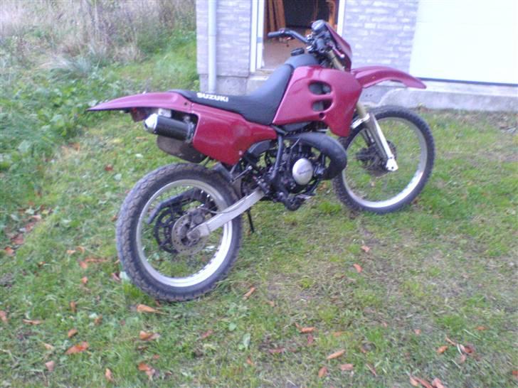 Suzuki Rmx LC DD (SOLGT) - Nu uden bagskærm og ny hjemmelavet baglygte, på en grå og kedelig dag :D billede 12