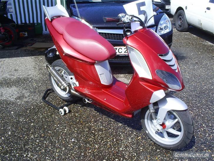 Piaggio NRG Power DT - Foran teltet. billede 6