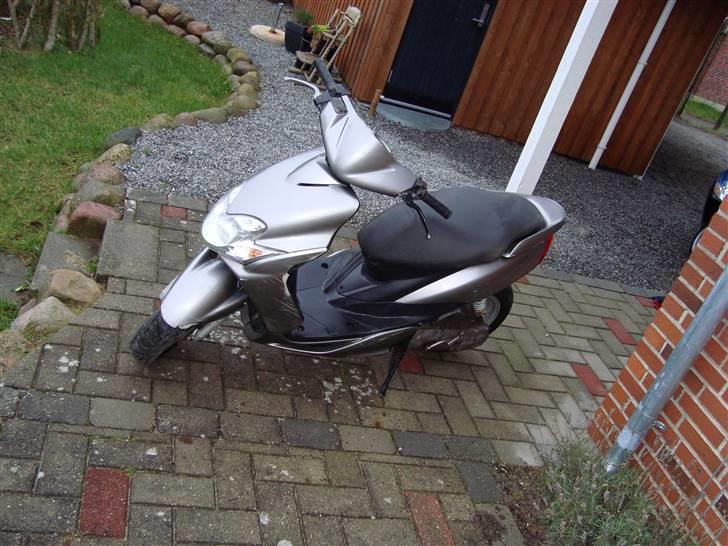 Yamaha Jog r//solgt// billede 2