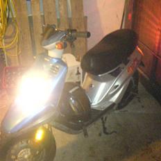 Yamaha Booster TIL SALG