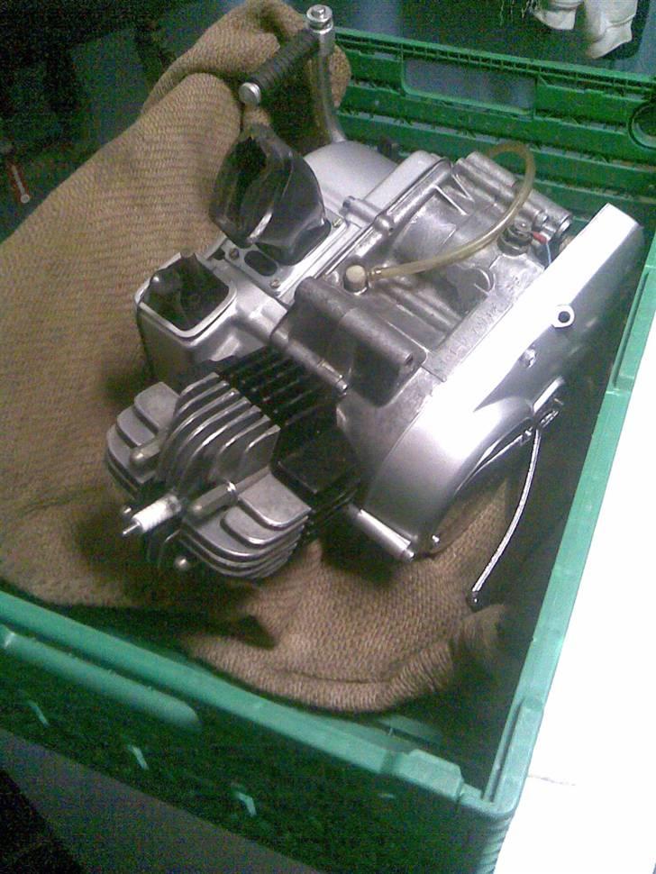 Yamaha FS1 K1 (projekt) - Der var su lige en komplet motor xD det var satans :) billede 12