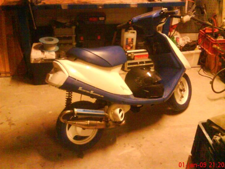 Yamaha Jog as - ved ikke om i kan se det, men nu er der kommet blå dæk på :D billede 18