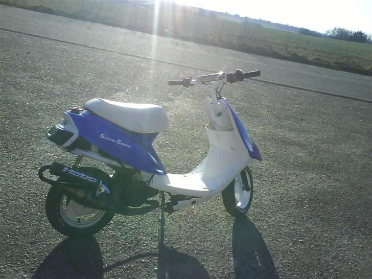 Yamaha jog  solgt for 7250kr - ALLE SKJOLDE ER DER GIDER BARE IKK SÆTTE DEM PÅ DE ER NYE :) billede 6