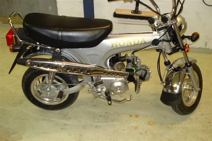 Honda DAX kopi (BYTTET) billede 3