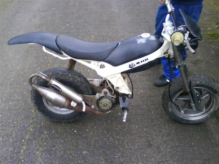 Suzuki Street magic.(SOLGT) - min ssm :)  den får andre skjolde på i morgen, mine lilla skjolde fra min anden ssm billede 1