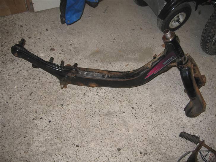 Suzuki Fz50 [Projekt 09] - Stellet, mangler dog bagsmæk & Tank billede 1