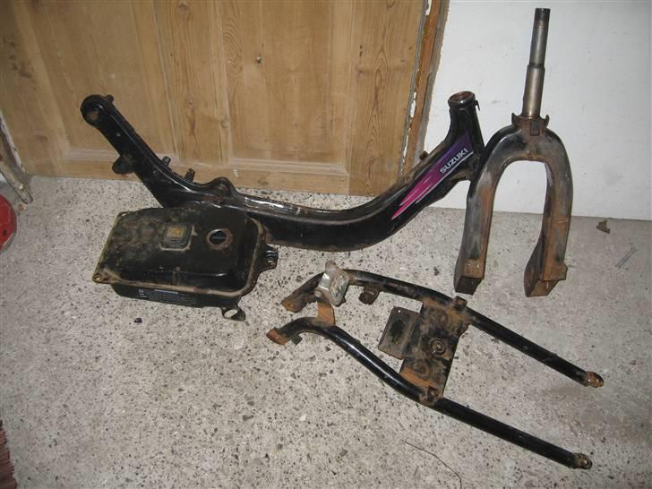 Suzuki Fz50 [Projekt 09] - De ting der skal sandblæses & så males. billede 3