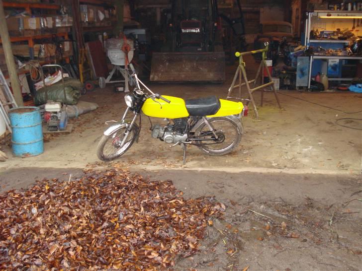 Suzuki DM50 Samurai *solgt*  - Ja, nu mangler den kun at få sideskjolde, og få monteret kædeskærmen billede 3