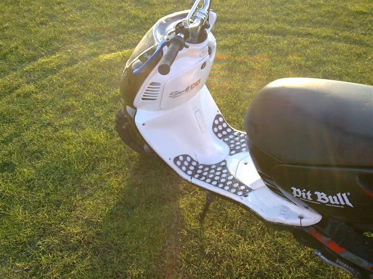 Aprilia Sonic solgt* - med de nyecarbon fod plader det ser sku okay ud ;) billede 6