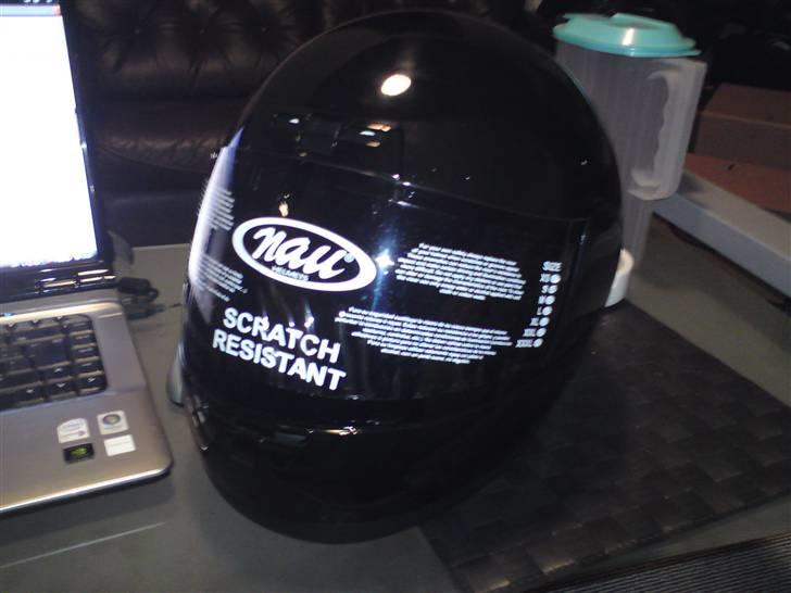 MiniBike Superbike R6 solgt - den nye hjelm... købt hjem den 20/1-2009 100% sort... :P billede 6