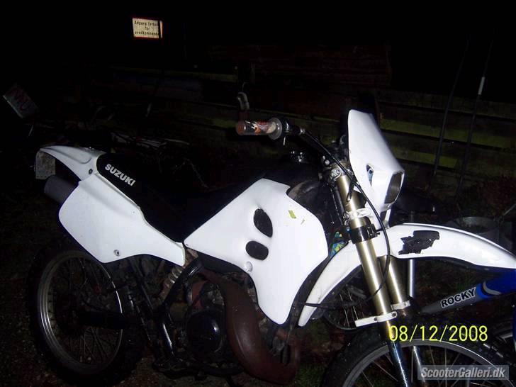 Suzuki RMX SOLGT  - Billederne er lånt af den gamle ejer .. Nye kommer i løbet af weekenden  billede 2