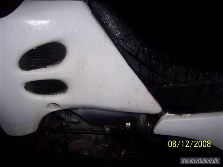 Suzuki RMX SOLGT  - Billederne er lånt af den gamle ejer .. Nye kommer i løbet af weekenden  billede 5