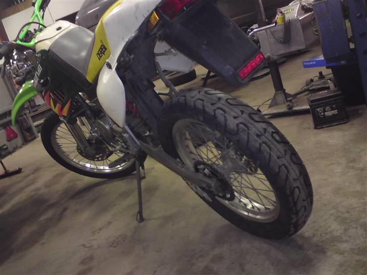 Derbi Senda R - nyt bagdæk, mangler dog at sætte kæde og udstødning på. :) billede 3