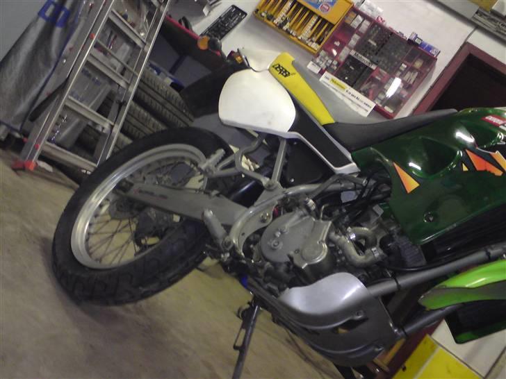 Derbi Senda R - nyt bagdæk, mangler dog at sætte kæde og udstødning på. :) billede 8