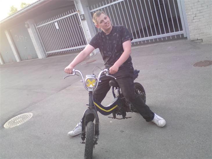 {{currentPhoto.altText}} billede {{currentPhoto.number}}