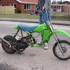 Kawasaki 60ccm (smaderet hehe)