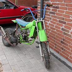 Kawasaki 60ccm (smaderet hehe)