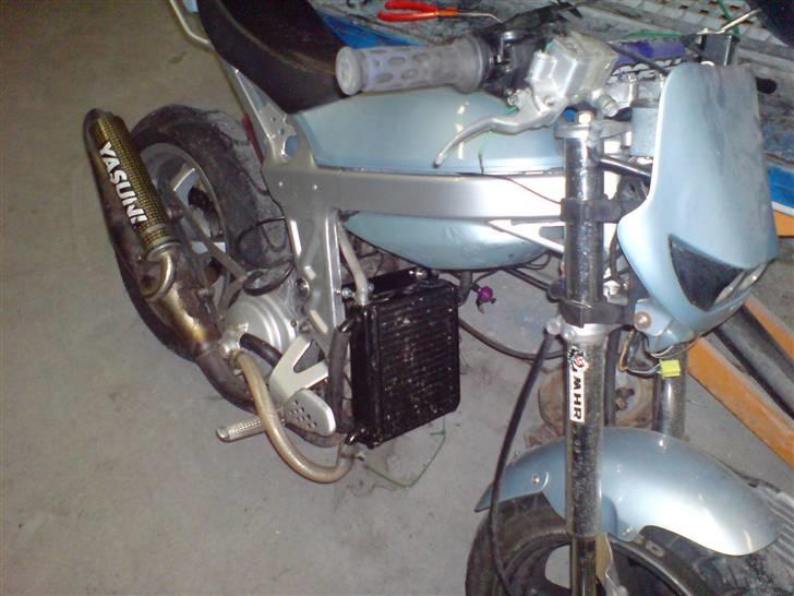 Suzuki street magic lc til salg  - sådan ser den ud nu. taget 13 dec 08 billede 1