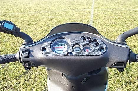 Gilera Runner 50sp (totalskadet) - Man kan lige se min trådløse cykelcomputer ude til venstre.. Skal bare lige have den sat til billede 5