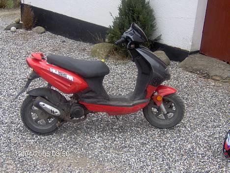 CPI Hussar "solgt -2kasser øl - Her er scooteren fra siden billede 1