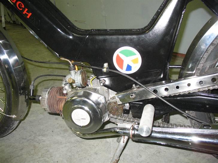 Puch Maxi Transporter - Ja, luftfilterhullet kunne jo passende blive lukket af et firma logo, Danish Air Transport billede 12