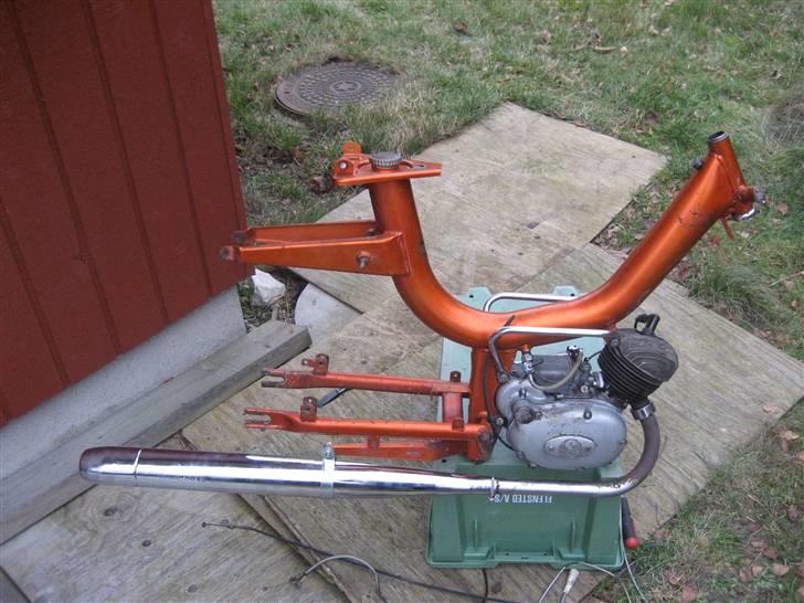 Monark compagt - renoveret motor monteret på stellet.med ny tun lydpotte billede 8