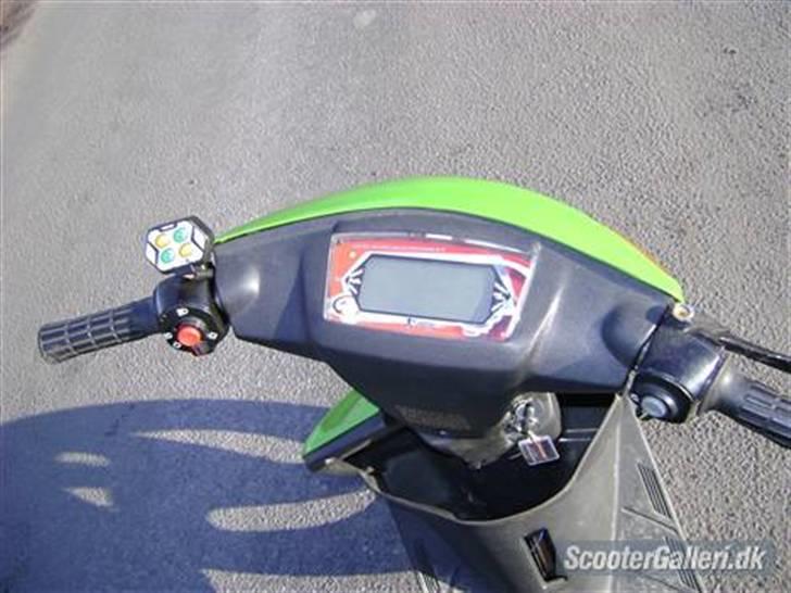 Yamaha jog SOLGT billede 3