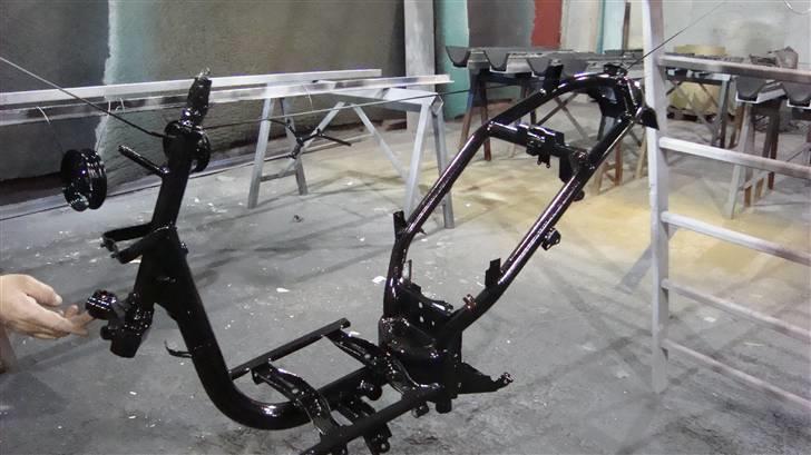 PGO Comet Projekt (før) - Efter sandblæsning og autolakering af stel billede 7