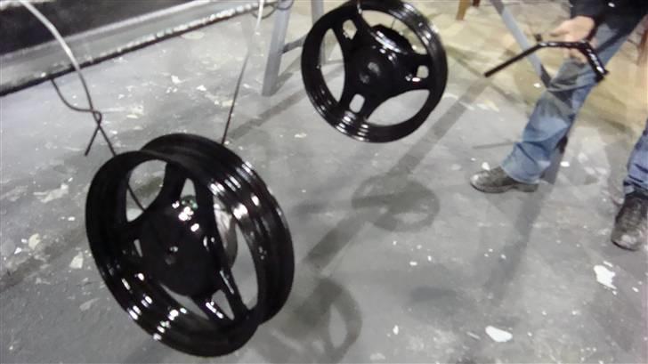 PGO Comet Projekt (før) - Efter sandblæsning og autolakering af fælge billede 8