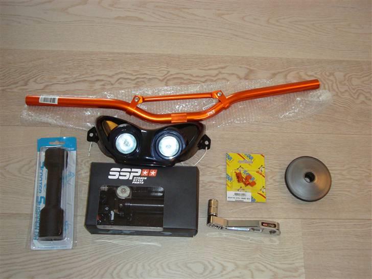 PGO Comet Projekt (før) - Mine nye dele: bartstyr, bartstyr adapter, malossi multivar black edition vario, stage6 kickstarter, forlygte og gasgreb stage 6 SSP billede 15