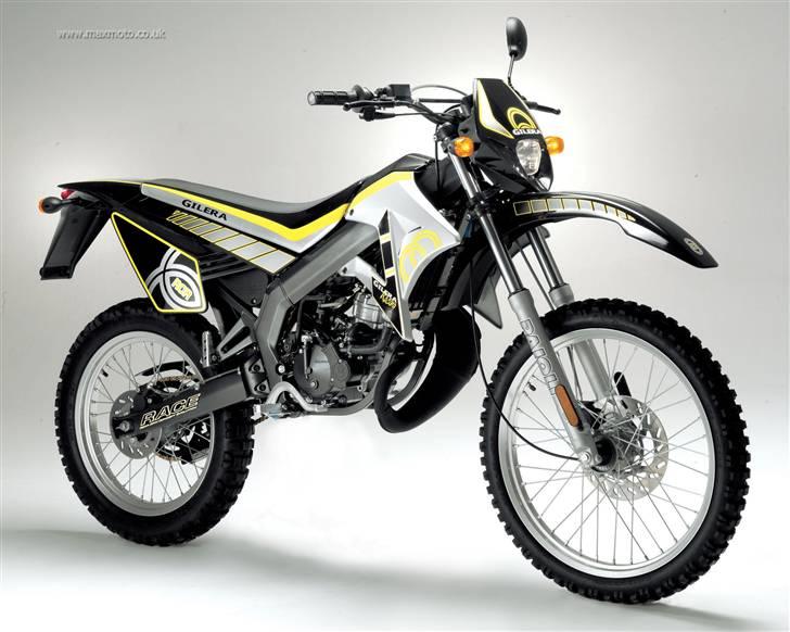 Gilera RCR 06' - set bort fra udstødningen, er min i samme fine stand billede 5