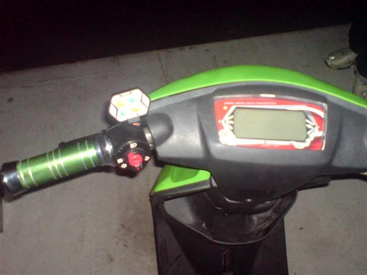 Yamaha jog SOLGT billede 12