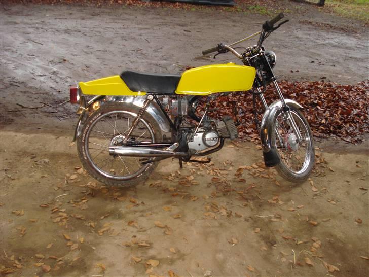 Suzuki DM50 Samurai *solgt*  - Ja, nu mangler den kun at få sideskjolde, og få monteret kædeskærmen billede 16