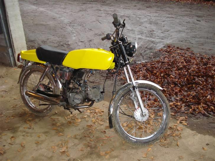 Suzuki DM50 Samurai *solgt*  - Ja, nu mangler den kun at få sideskjolde, og få monteret kædeskærmen billede 17