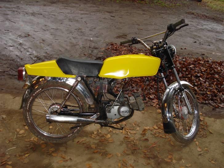 Suzuki DM50 Samurai *solgt*  - Ja, nu mangler den kun at få sideskjolde, og få monteret kædeskærmen billede 20