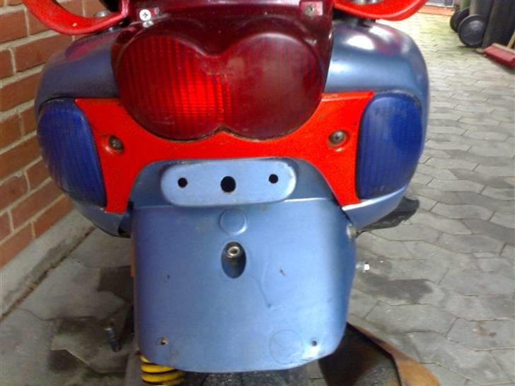 Yamaha Neos Komplet STD SOLGT - benskjoldet har fået noget venylmake up så den blev mere sort- billede 3