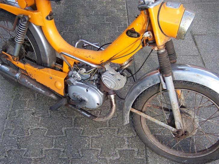 Monark compakt 1248 - her er et billede lidt tættere på motoren inden den blev afmonteret billede 3