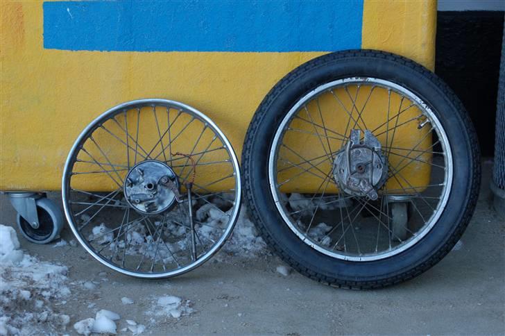 Puch Monza  - Ny forfælg og bagfælg med 17"x3,00 Vee Rubber :D billede 16