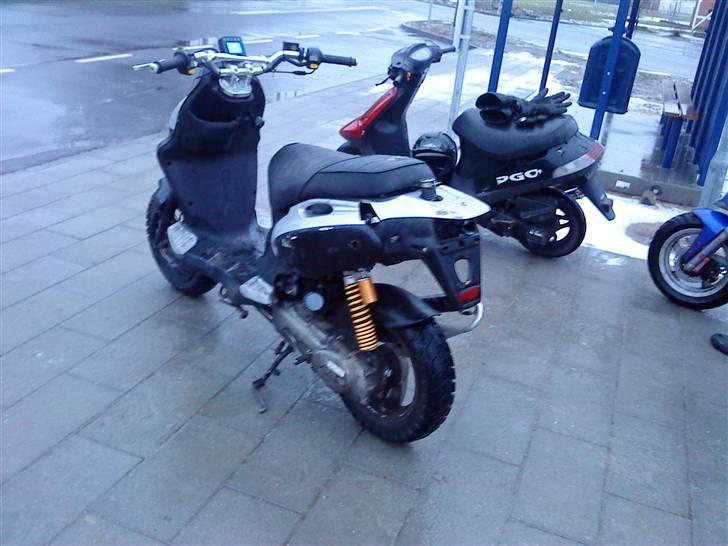 PGO PMX Naked ~SOLGT~ billede 3
