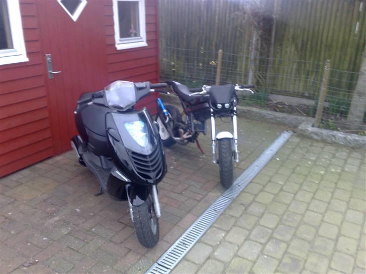 Aprilia Sonic  - sammen med seb´s street uden for sonicen´s hus :D billede 8