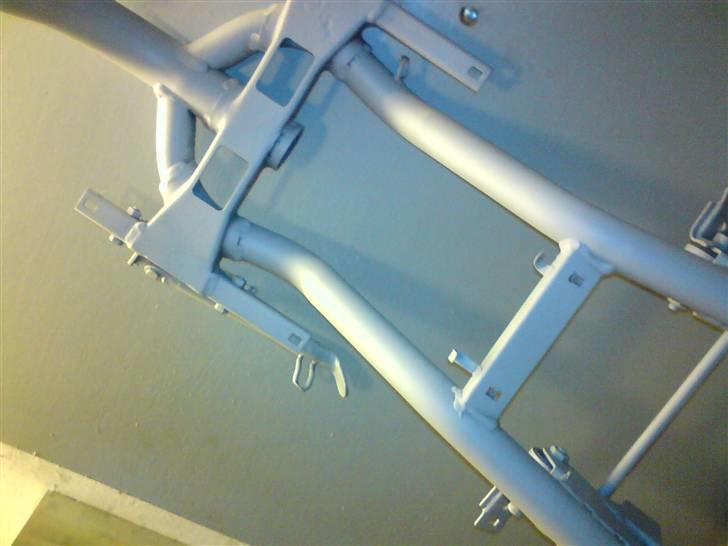 Aprilia Sonic - Byttet til Puch - Slebet stelet ned og grundet det. billede 16