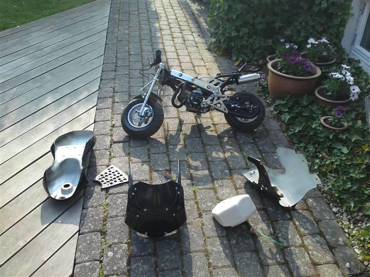 MiniBike        Pocketbike - SOLGT - Skulle tøres og gøres pæn for at komme på værelset :D billede 13