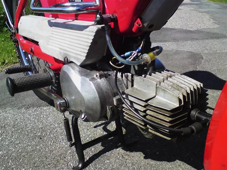 Puch Maxi K E50 - Original - bemærk det er det originale sæde, som der hverken er huller eller noget i. :) billede 8