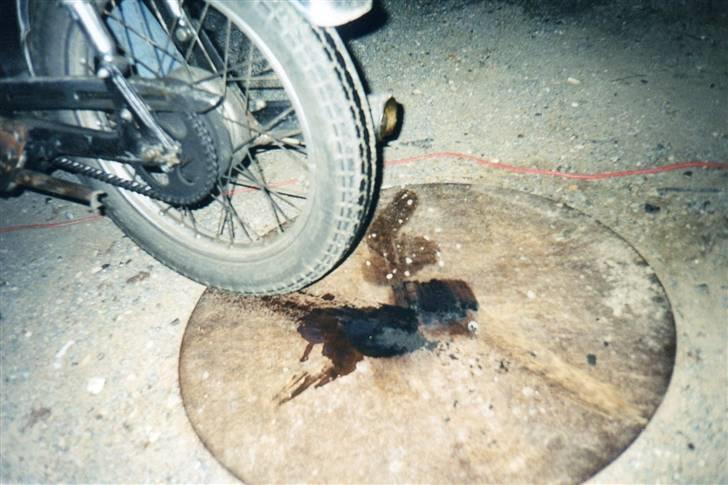 Yamaha FS1 4 gear DX - DET ská lige siges at her var den fuldstendig STD. så lidt løfte-hjælp var påkrævet... Her med vennen morten og hans 4 gear i baggrunden billede 6