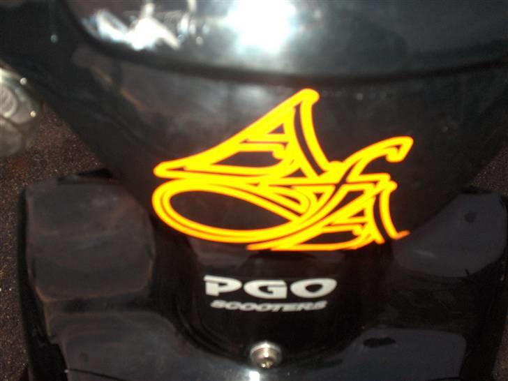 PGO Hot50 SOLGT - Nu, mit nye vinyl. mine initialer billede 11