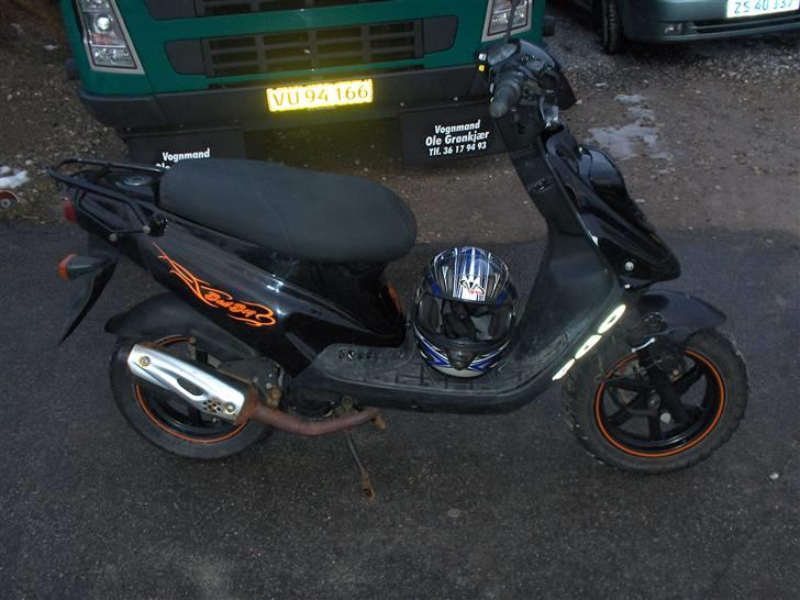 PGO Hot50 SOLGT - Nu, Fra Højre. billede 15